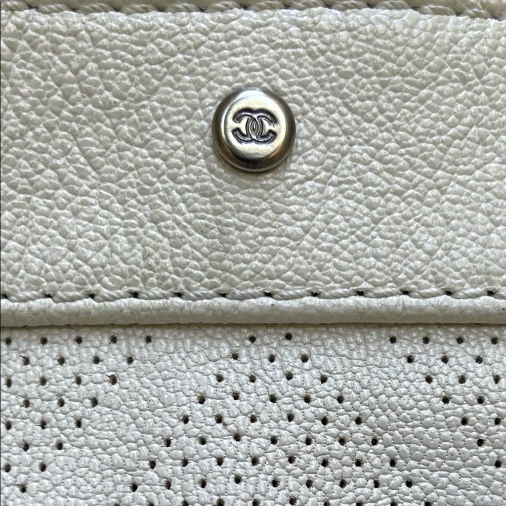 Chanel white lambskin leather tote - Picture 4 of 16